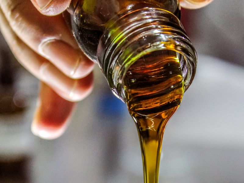 The Truth About Oils for Seborrheic Dermatitis, Dandruff, & Fungal Acne: What to Use and Avoid